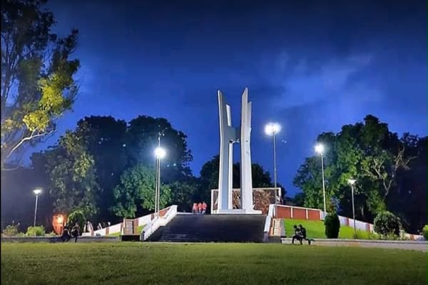 Shaheed Smrity monument at night