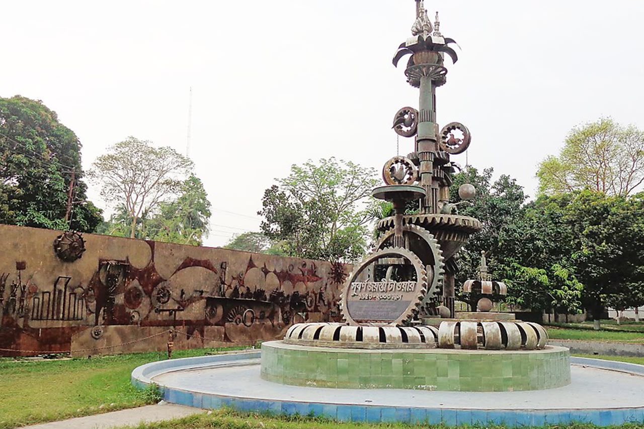 Swarna Jayanti Chatwar sculpture